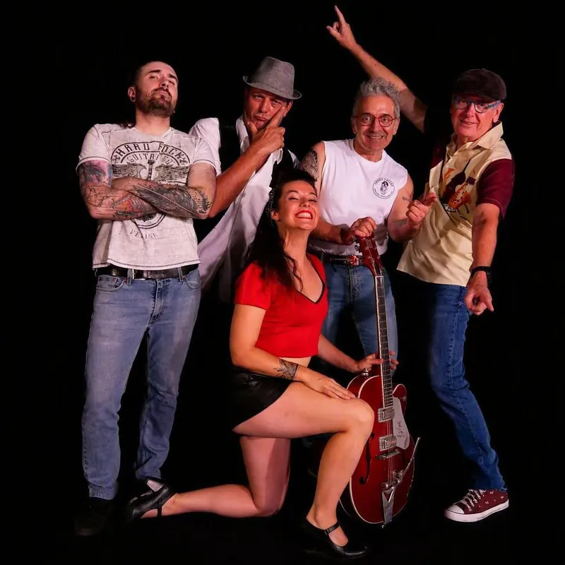 Sneaky Freaks au complet